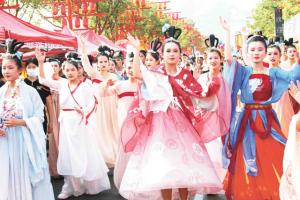 今日七夕 | 金風(fēng)玉露一相逢，便勝卻人間無(wú)數(shù)